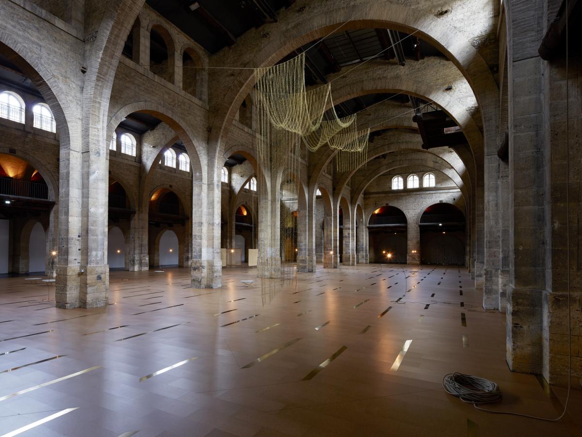 Vue de l'exposition Leonor Antunes, "Le plan flexible", Capc Musée d'art contemporain de Bordeaux, (27.11.2015 - 04.04.2016). Photo Nick Ash