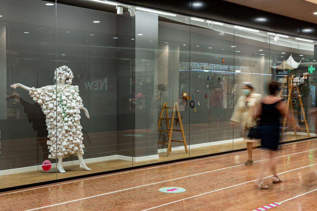 Takako Saito, "Sound Dress N°1", 1999-2002. Exhibition view "Tout doit disparaitre", 2021. Photo Frédéric Deval