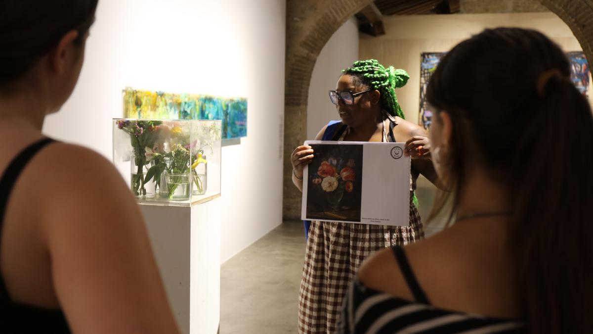 Visite de l'exposition "Pollen", Capc, 2025. Photo : Capc 